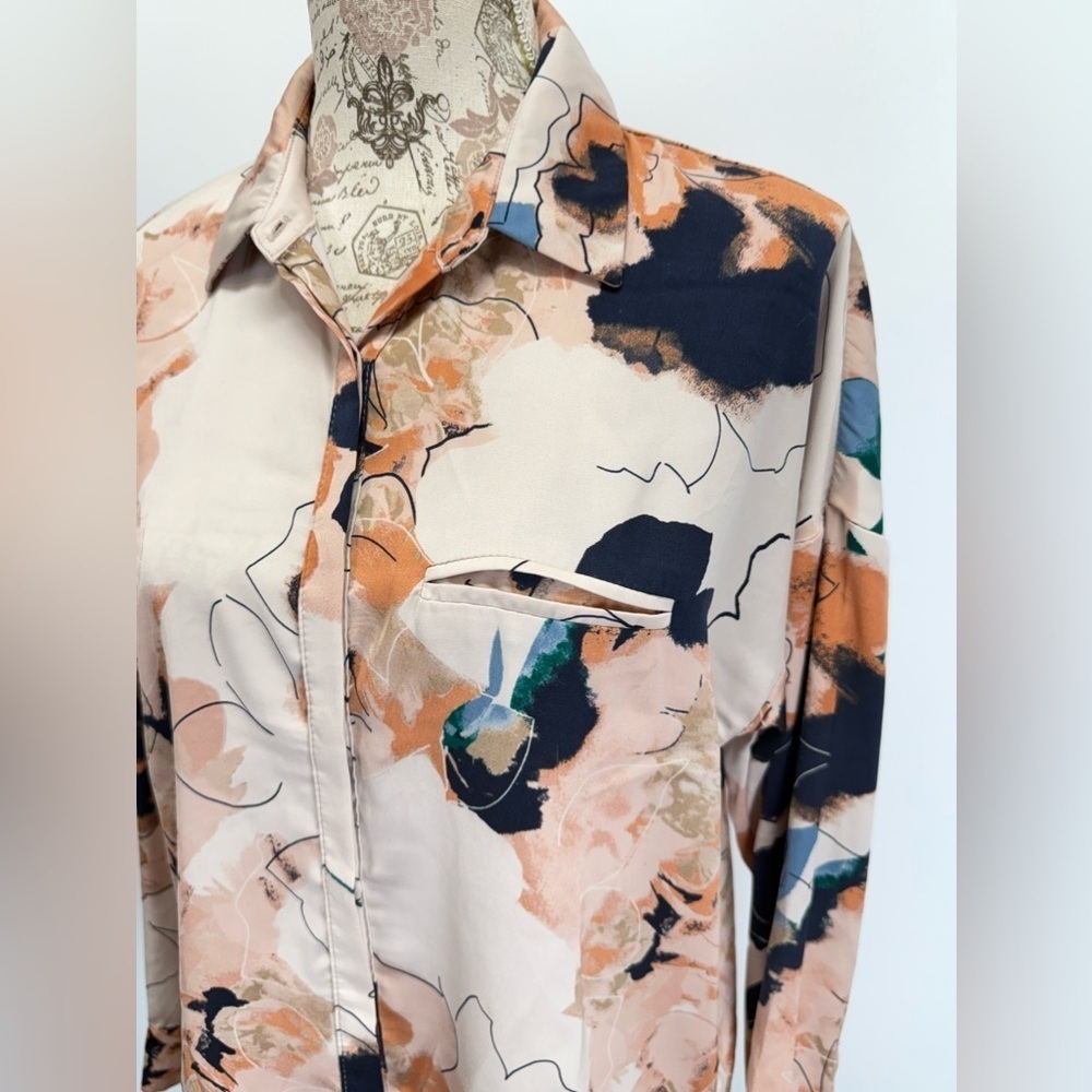 RO & DE Beige and‎ black abstract print long sleeve blouse size XS.